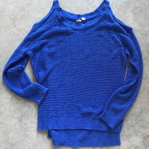 Cold shouldered sweater